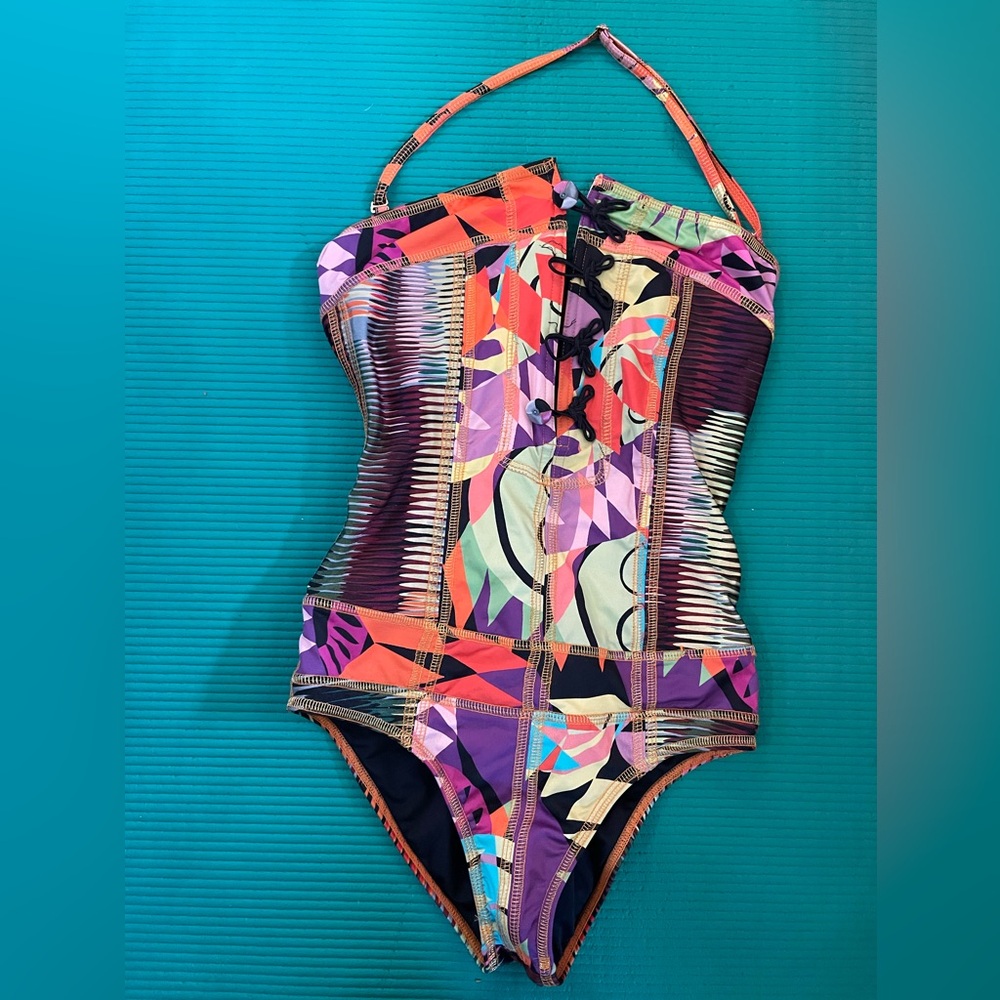 XS Aqua Bendita women one piece swimsuit Condition is very good